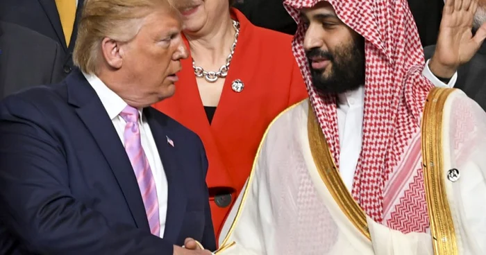 Mohammad bin Salman dand mana cu Donald Trump la summitul G20 de la Osaka in iunie 2019 FOTO EPA-EFE