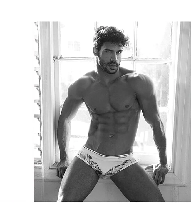 Willie Gomez a înnebunit-o pe Britney cu muşchii lui