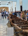 O monoxilă veche de aproximativ 500 de ani, expusă la Palatul Culturii din Iași (© Complexul Muzeal Național „Moldova”)