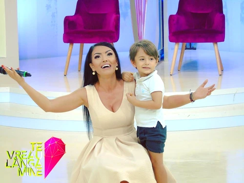 Andreea Mantea și-a adus băiețelul la emisiune, la muncă