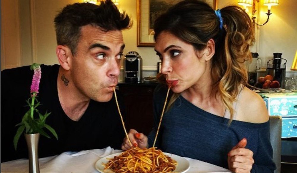 Ce meniu are Robbie Williams la București. Prăjiturile sale preferate nu trebuie să lipsească din cabină