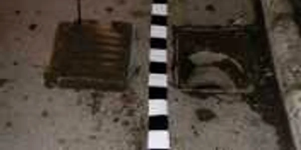 Hoţii de fier vechi au distrus mai multe capace de canal, pe care, ulterior, le-au vândut (foto: arhivă)