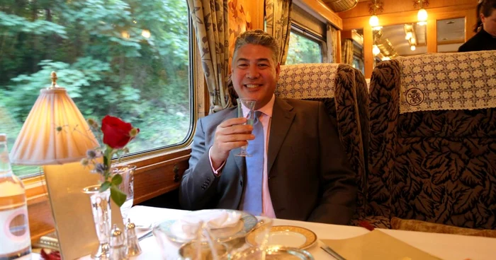 Prezentatorul Jonathan Phang recreează drumul celebrei scriitoare Agatha Christie într-o călătorie care a inspirat una dintre cele mai cunoscute cărţi ale sale - „Crima din Orient Express“ FOTO Facebook