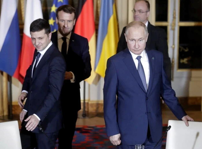 Foto: Preşedintele Volodymyr Zelenschi (stânga) împreună cu preşedinţii Emmanuel Macron şi Vladimir Putin, la Paris, în 2019. Sursa: Mikhail Metzel/TASS.