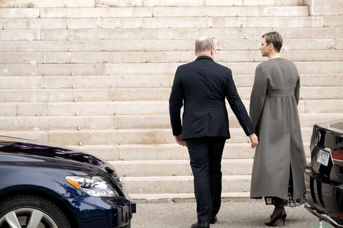 Charlene și Albert de Monaco au interacționat succint la comemorarea Prințului Rainier