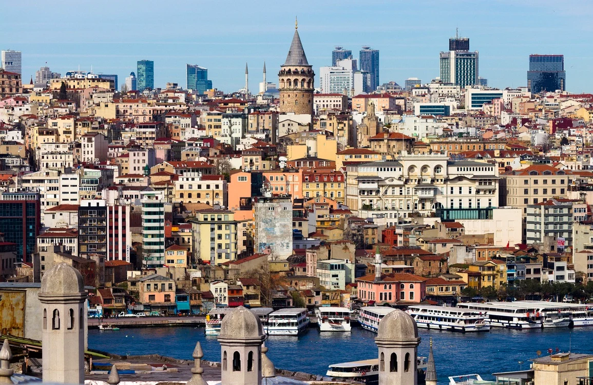 Turiștii români susțin că în Istanbul mâncarea la restaurant este foarte scumpă / foto: Pixabay