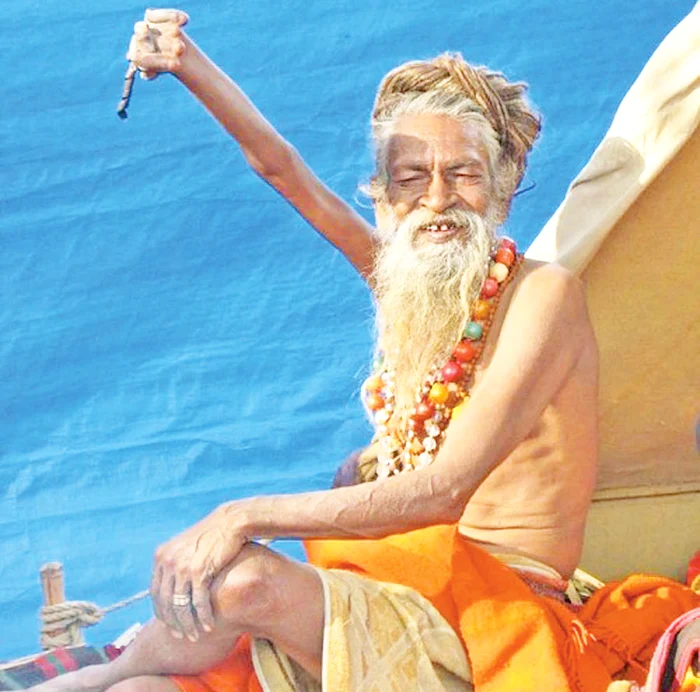 Amar Bharati ţine mâna în sus încontinuu de 39 de ani