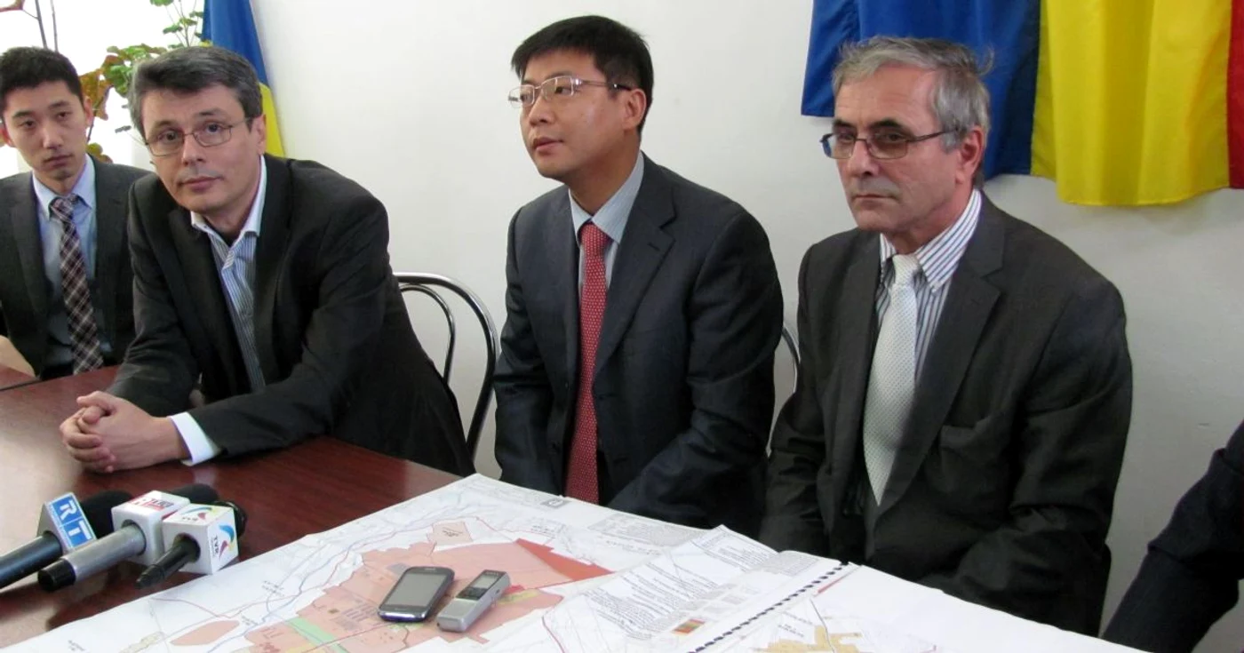 Delegaţia chineză la Primăria de la Izvorul Bîrzii FOTO Corina Macavei