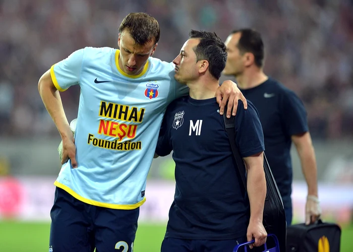 Vlad Chiricheş (stânga), tot mai departe de Premier League FOTO Răzvan Păsărică