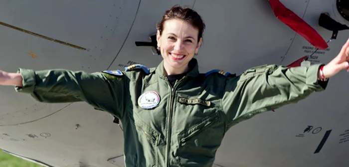 Simona Maierean este prima femeie-pilot de supersonic din RomâniaFotografii: aeronews.ro