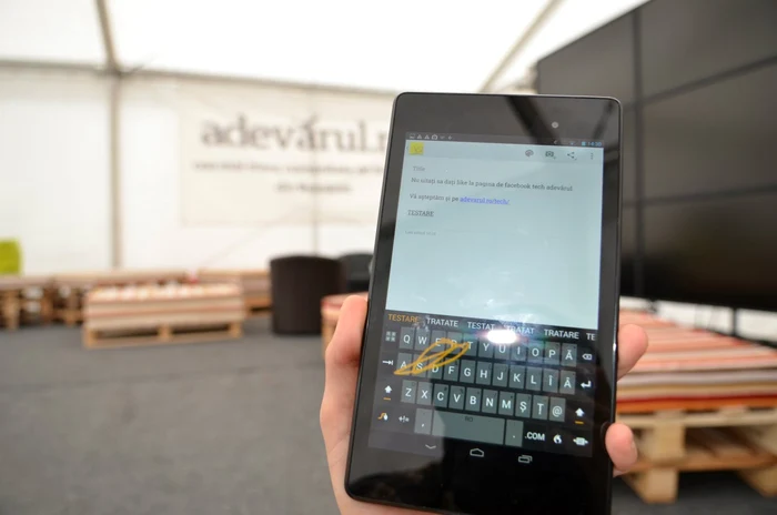 Swype Keyboard la cortul Adevărul din Piaţa Festivalului George Enescu FOTO Adevărul/Vlad Andriescu