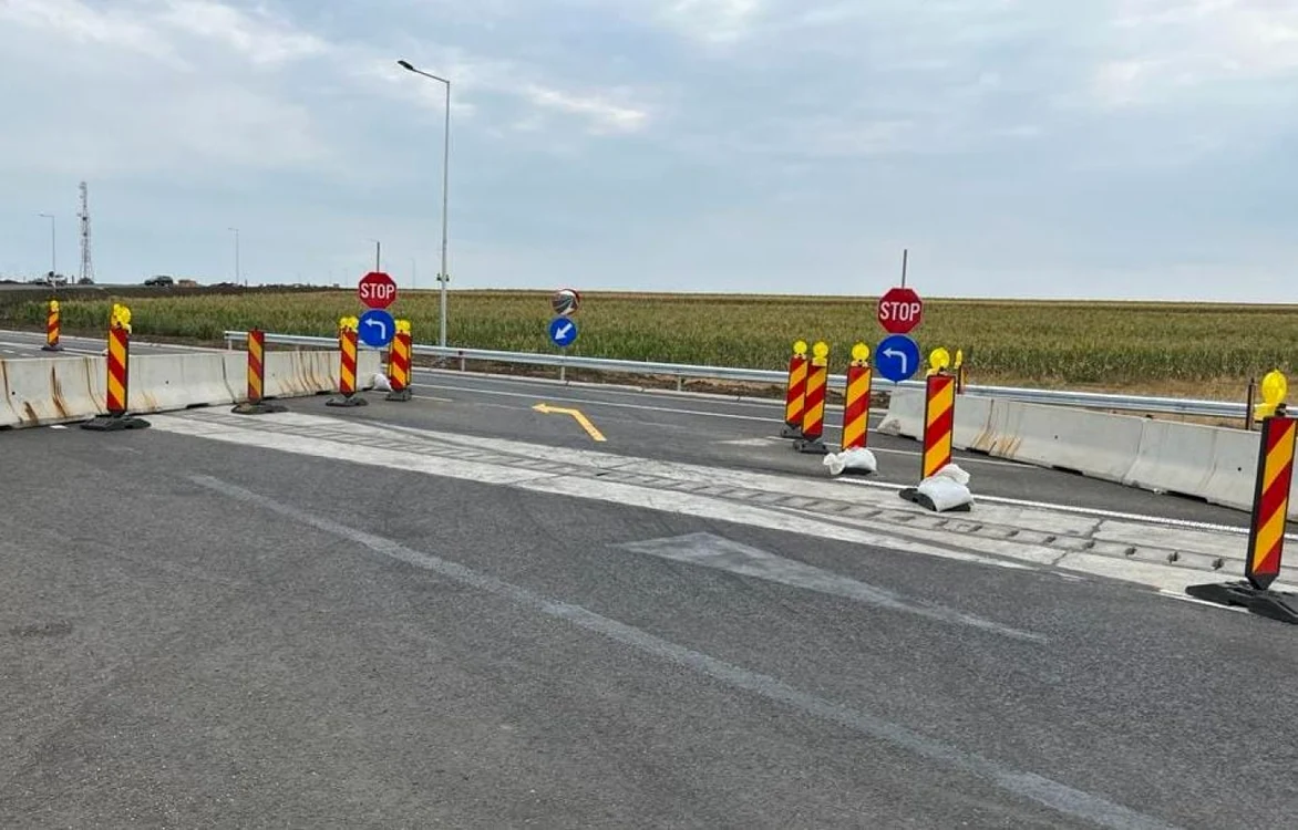 Traficul în zona în care se face legătura între E 574 şi tronsonul de drum expres deschis circulaţiei a fost supravegheat în primele ore FOTO: IPJ Olt