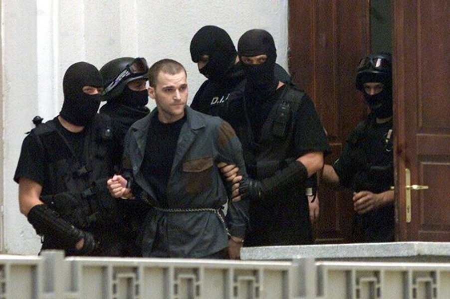 Passaris, cel mai violent criminal din România, trăiește o viață de nabab în închisoare. Cine l-a îmbogățit
