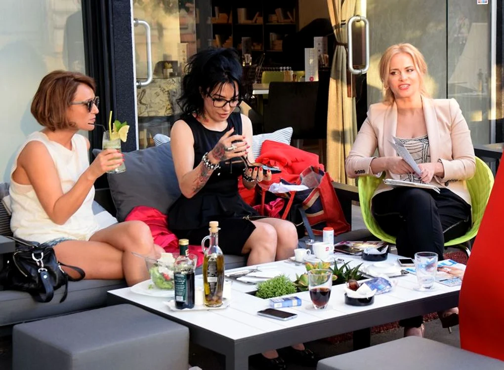 Dj Wanda le-a arătat prietenelor pantofii de la Londra