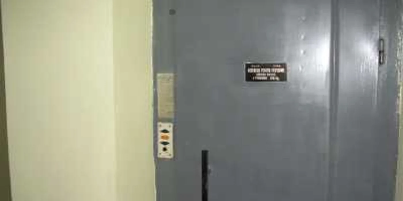 Poliţiştii au deschis o anchetă în cazul incendiului din lift