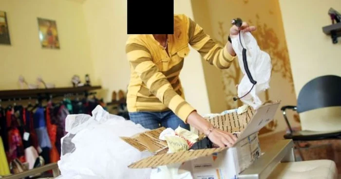 Un alexăndrean a găsit o piatră în coletul poştal foto: Adevărul