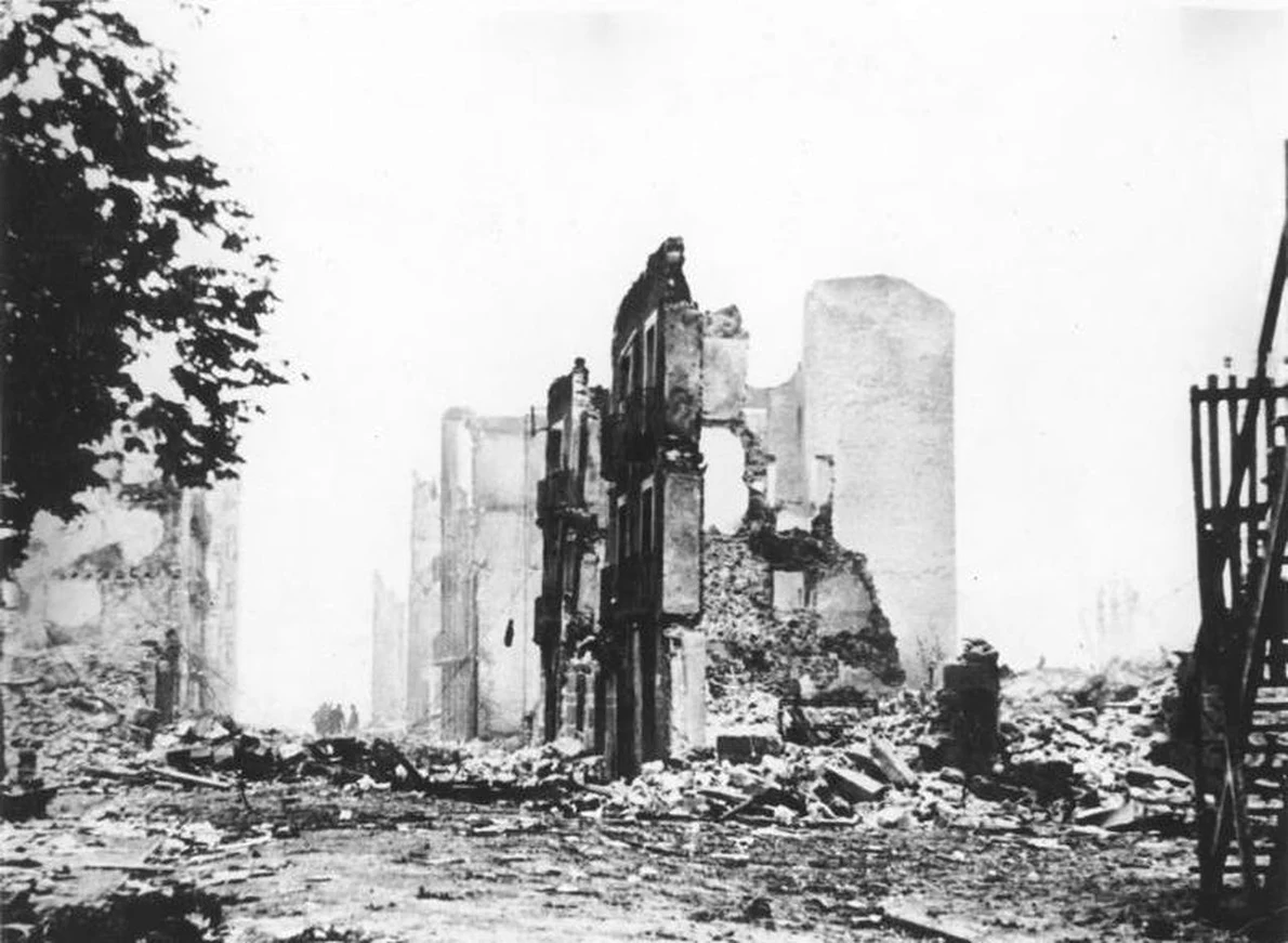Ruinele orașului Guernica, în timpul războiului civil spaniol (© Das Bundesarchiv Bild 183-H25224)