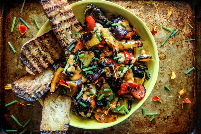 Salată de legume coapte. Foto: arhiva.