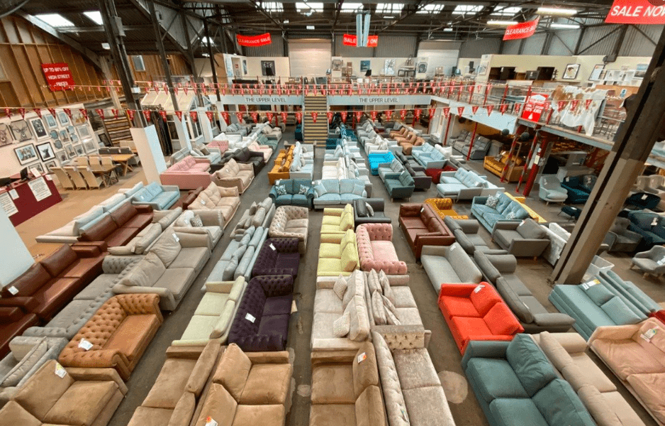O înșelăciune în numele IKEA face victime pe Facebook: ce au pățit cei care au crezut că pot primi un fotoliu 