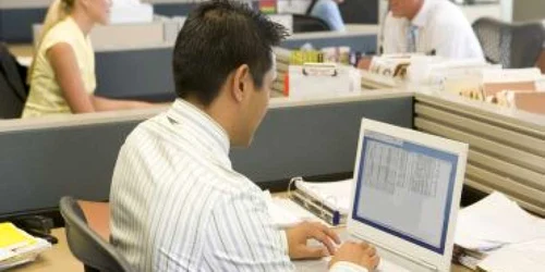 Piaţa de calculatoare din România, aproape de colaps