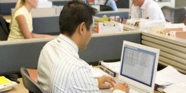 Piaţa de calculatoare din România, aproape de colaps