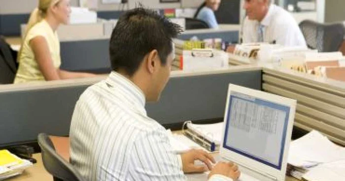 Piaţa de calculatoare din România, aproape de colaps