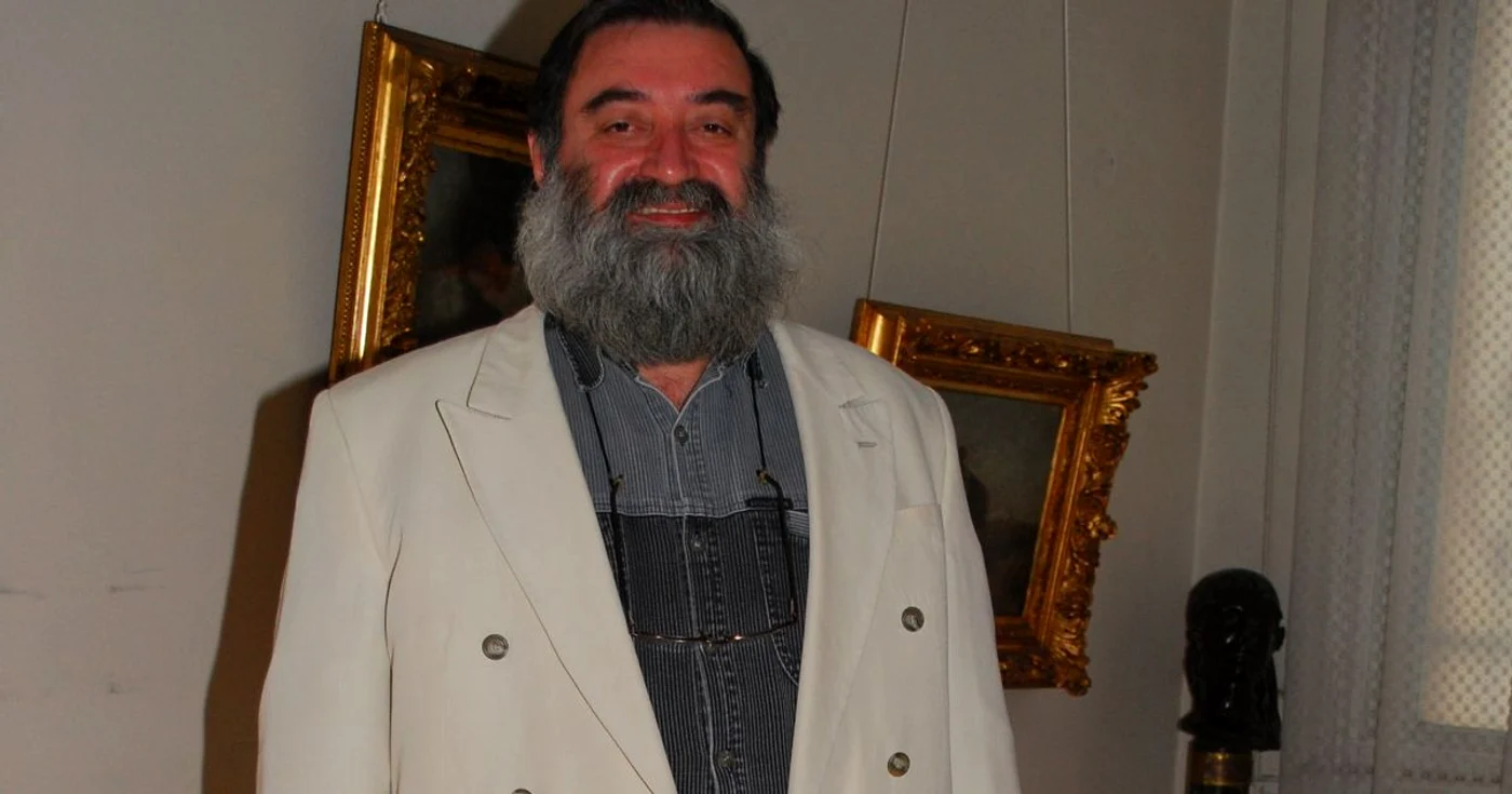 Braşoveanul îi învaţă pe micuţi tainele desenului