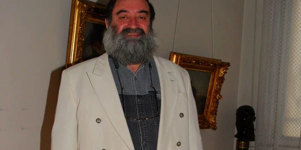 Braşoveanul îi învaţă pe micuţi tainele desenului