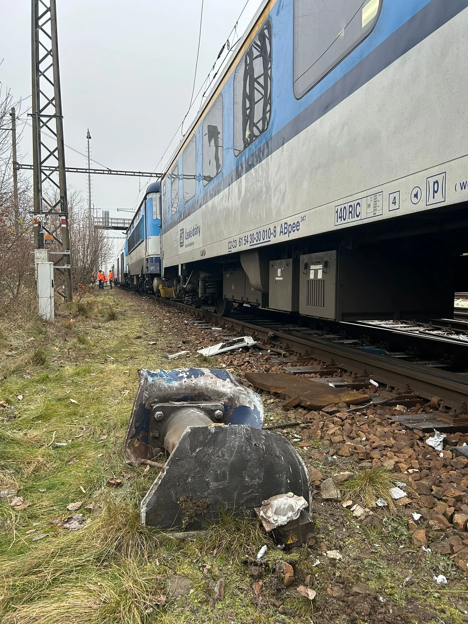 Două trenuri s-au ciocnit în Cehia. Salvatorii spun că sunt zeci de victime