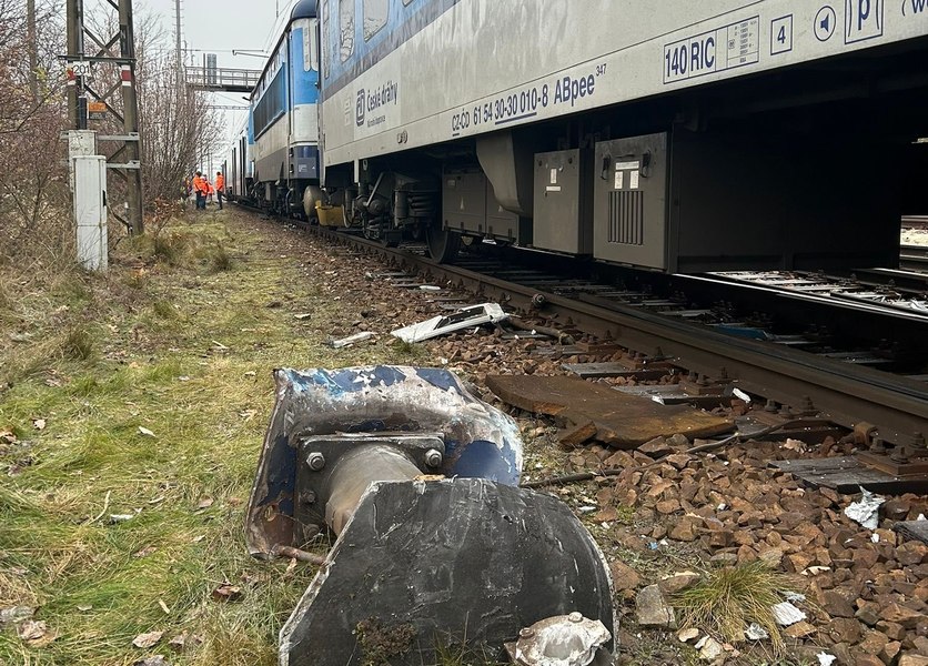 Două trenuri s-au ciocnit în Cehia. Salvatorii spun că sunt zeci de victime