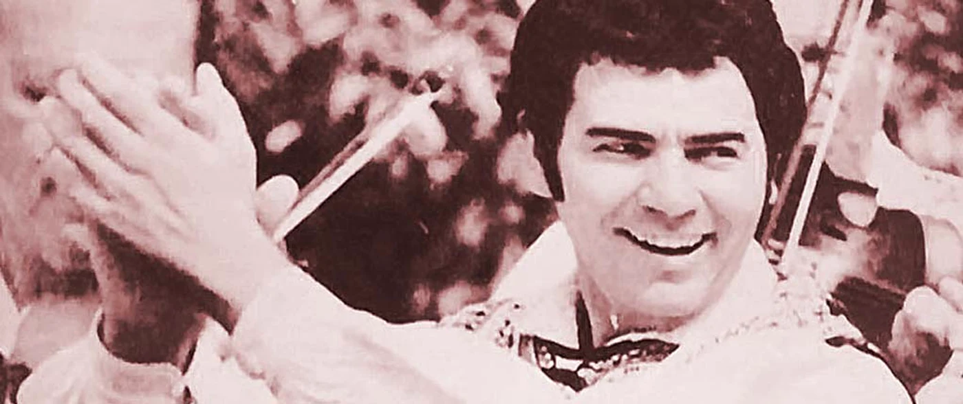1985. A fost unul dintre cei mai frumoşi solişti de romanţe