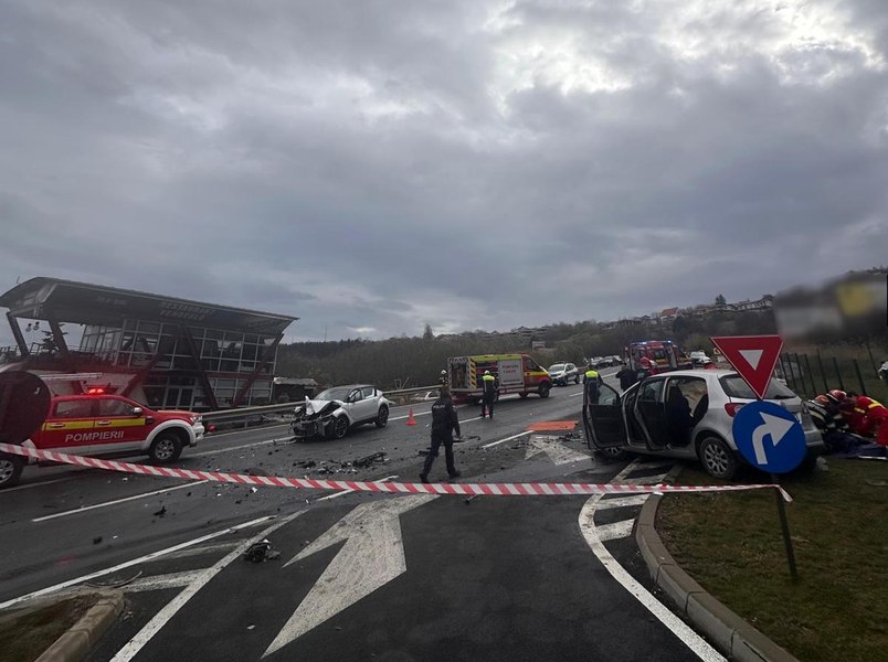 Accident în Cluj. Un bărbat a murit, iar alte trei persoane, printre care un copil de șapte ani, au fost rănite