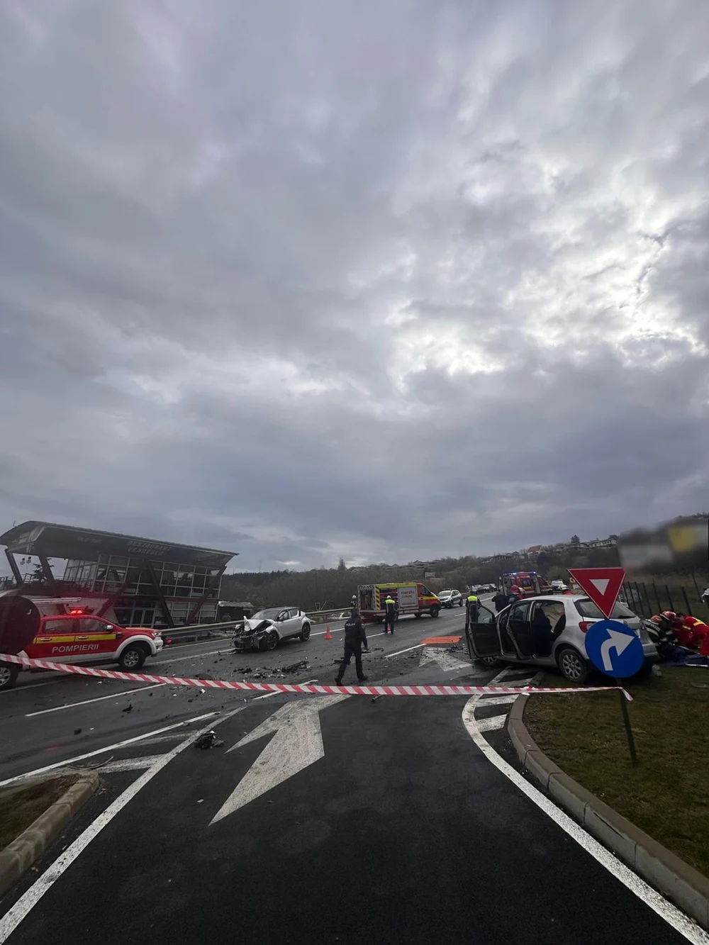 Accident în Cluj. Un bărbat a murit, iar alte trei persoane, printre care un copil de șapte ani, au fost rănite