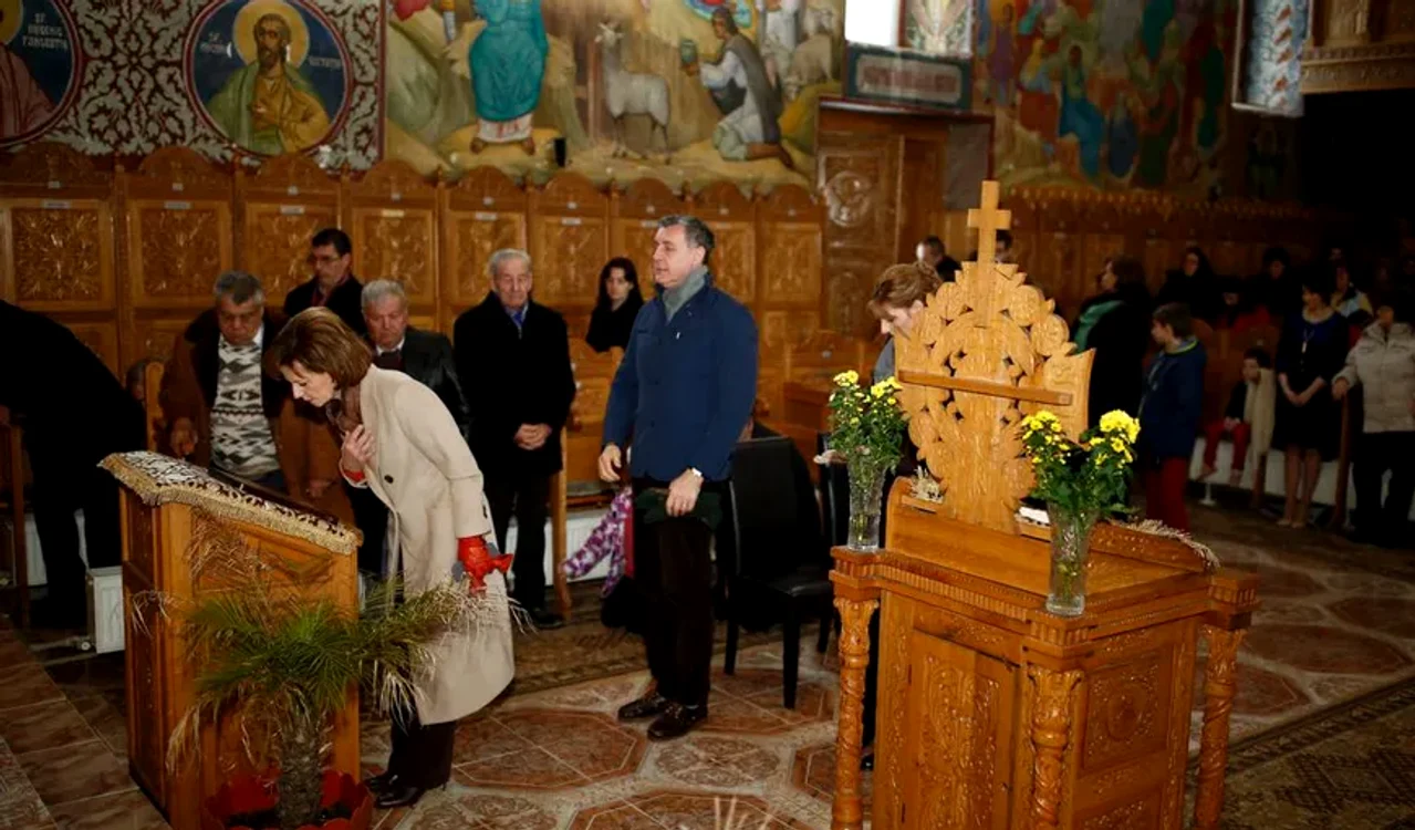 Familia Regală a participat la multe slujbe la Săvârșin FOTO Familia Regală