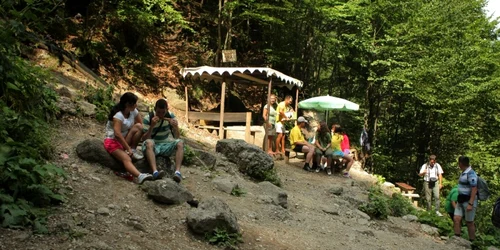 turisti munte foto adevarul