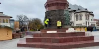 Monument curățat cu peria de sârmă la Focșani mp4 thumbnail png