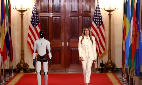 Melania Trump și robotul umanoid la Casa Albă profimedia 1086194185 jpg