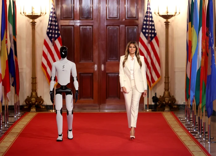 Melania Trump și robotul umanoid la Casa Albă profimedia 1086194185 jpg