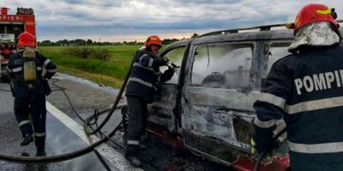 Incendiu microbuz A1 FOTO ISU Giurgiu