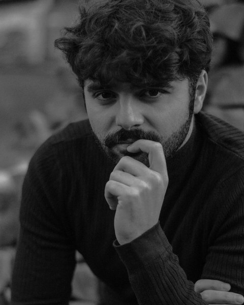 Un tânăr român se află în topul celor mai mari poeți din Spania. Doar marele Federico Garcia Lorca îl depășește