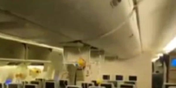 Turbulente Singapore Airlines FOTO X Josh Cahill jpg