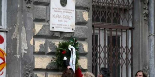 Depunere de coroane la plăcuţa comemorativă a generalului Klapka