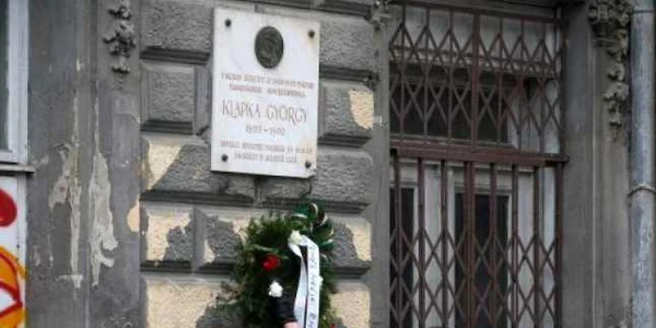 Depunere de coroane la plăcuţa comemorativă a generalului Klapka