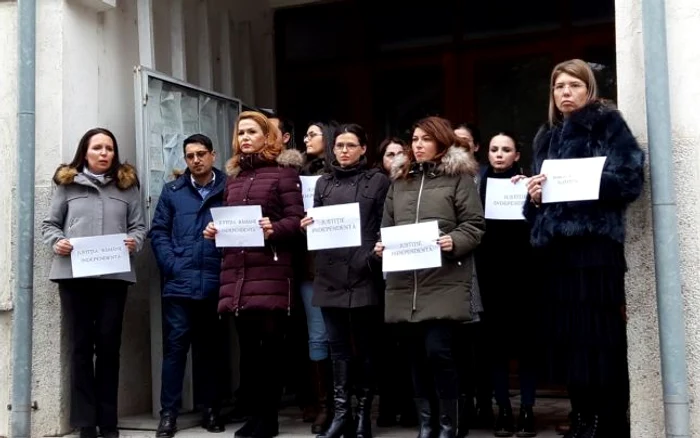 Magistraţii Judecătoriei Slatina au început, marţi, protestul FOTO: Alina Mitran