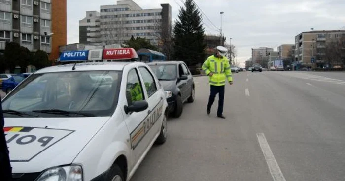 Poliţiştii s-au deplasat la faţa locului şi au făcut cercetări (foto arhivă)