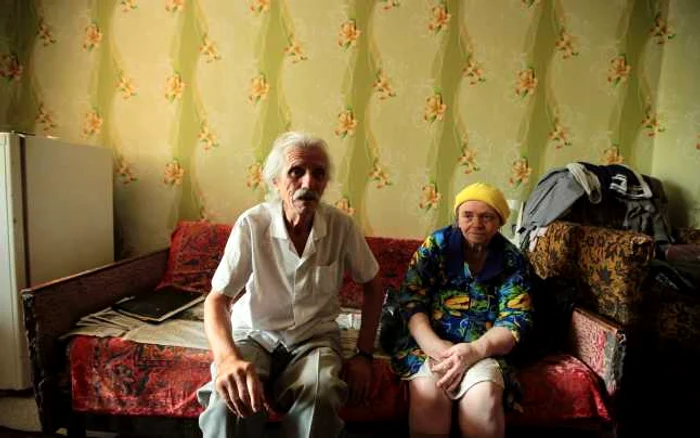 Pensionarii invalizi cer un apartament la primul etaj, iar autorităţile le oferă subsolul