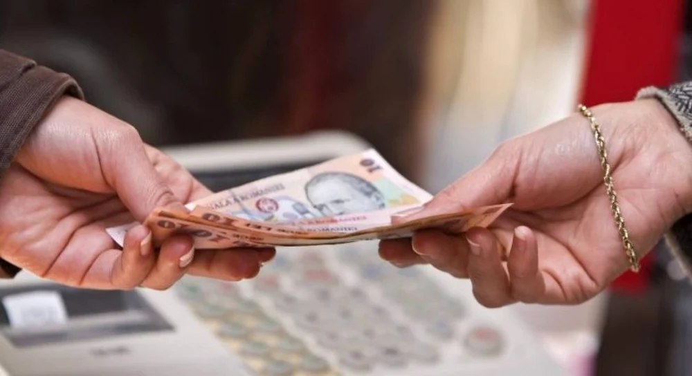 Dva moška pridržana zaradi prevar z metodo „šmen“ v Craiovi