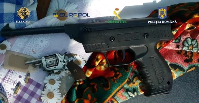 Traficantii din Bistrita aduceau ilegal și pistoale