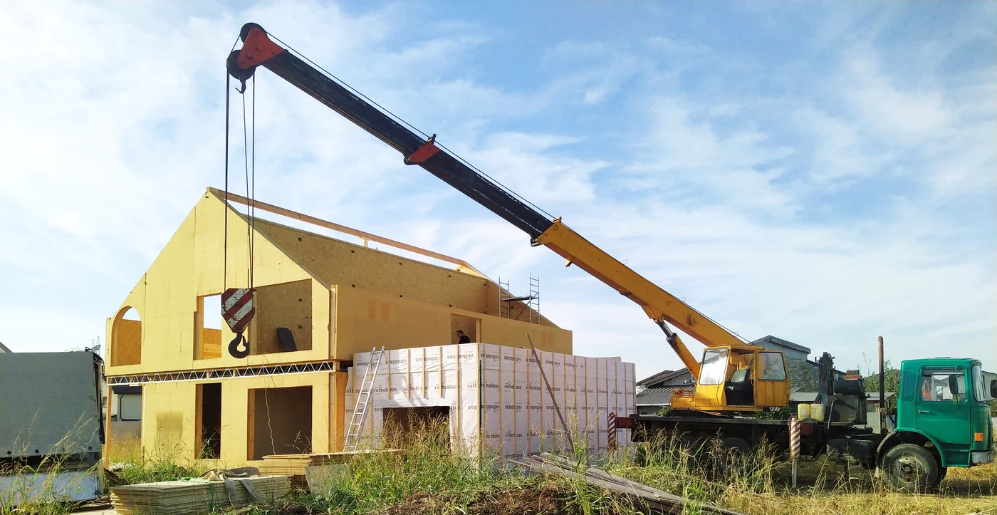 Casă cu etaj în construcție