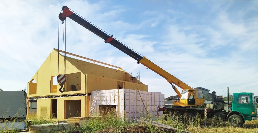 Tot mai mulți români își construiesc case în regie proprie. „Costul de recomandare scumpește construcția”